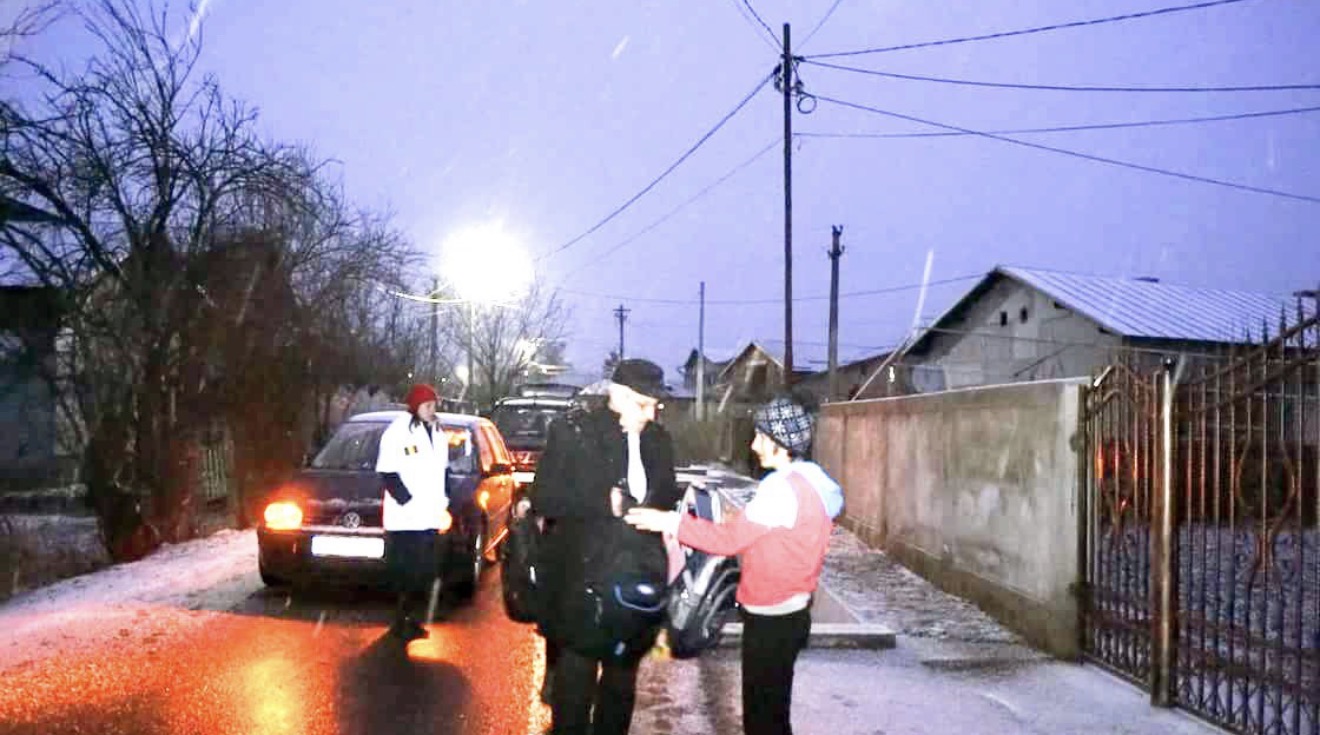 Voluntarii de la Paraclisul Catedralei Mântuirii Neamului au ajuns la Pleașa